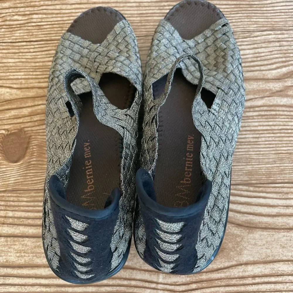 𝅺BM Bernie Mev metallic woven wedge sandals , size EU 37.